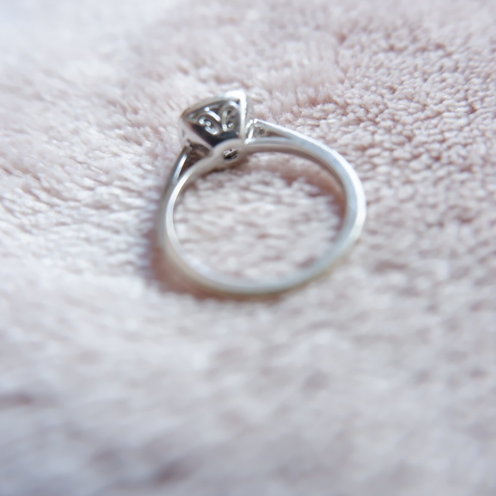 SPENCE 0.22 DIAMOND PROMISE/ENGAGEMENT RING - Picture 6 of 9